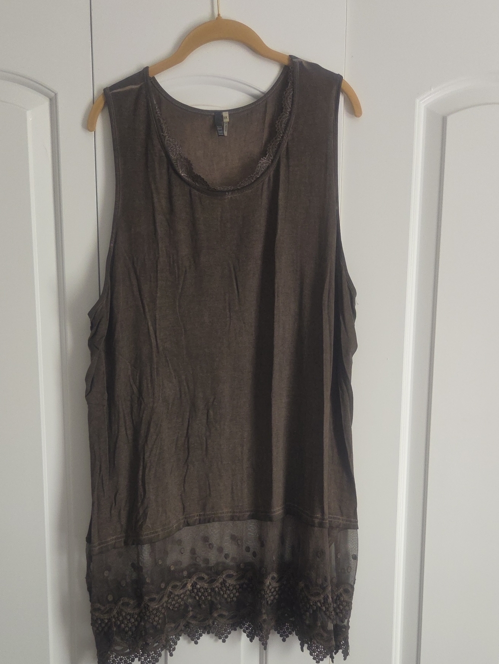 Kaktus Dark Brown Lace-Trim Sleeveless Tank